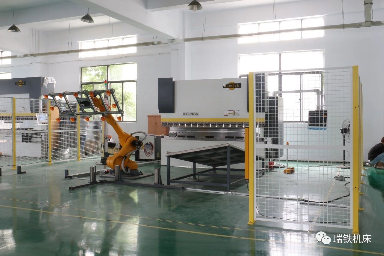 数控板料折弯柔性加工单元(FMC)